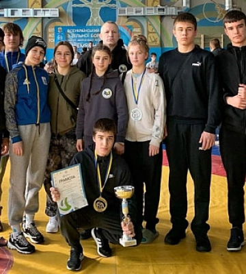 Криворожские спортсмены получили шесть наград на турнире по вольной борьбе