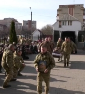 Мукачево прощається із полеглим захисником Маріуполя Андрієм Соскідою &quot;Адвокатом&quot; (ФОТО)