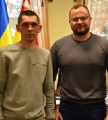 Поліщук зустрівся з лучанином, який понад 7 місяців був у російському полоні