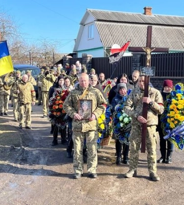 Залишилися дружина і троє дітей: на Волині провели в останню путь Героя Олександра Пилипчука