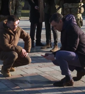 На Аллее смелости в Киеве установили табличку с именем премьера Испании