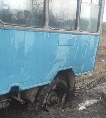 “Нам дуже пощастило”: енергетики з Долини розповіли, як їхня автівка підірвалася на міні біля Снігурівки