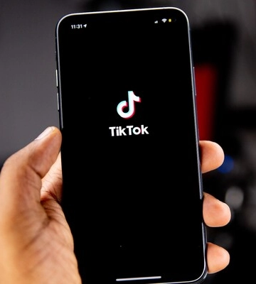 Єврокомісія заборонила своїм співробітникам користуватися TikTok