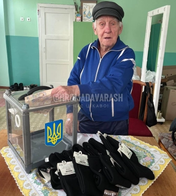 Дідусь-волонтер із Вараша пожертвував захисникам ще 10 тисяч гривень