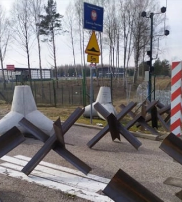 Польща встановила фортифікаційні загородження на кордонах з Росією та Білоруссю
