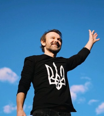 Вакарчук в Киеве, Каменских за границей, а &quot;сердцем дома&quot;. Что говорили украинские звезды год назад перед войной