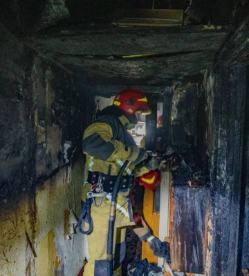 Врятували людей за допомогою автодрабини: у Києві горіла квартира (ФОТО)