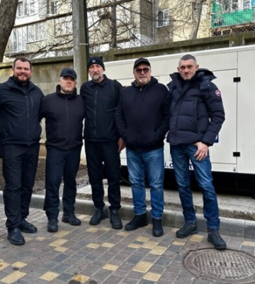 Волонтери ГО "Важливі дії" передали генератор поліцейським Одещини