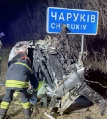 У Чарукові – смертельна аварія: тіло водія з авто діставали рятувальники