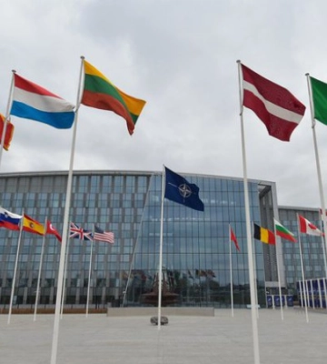 У Європі розглядають тісніші зв'язки між НАТО та Україною як спосіб спонукати Київ до переговорів із РФ, - WSJ