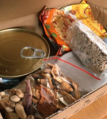 У Полтаві волонтери збирають продукти для військових на передову