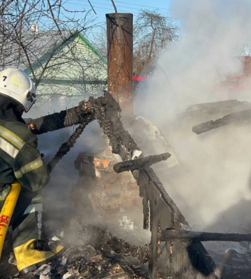 У Шостці вогнеборці врятували житловий будинок