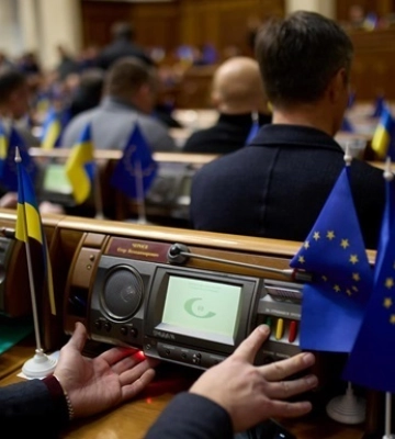 Рада лишила мандатов трех нардепов Рада лишила мандатов трех нардепов