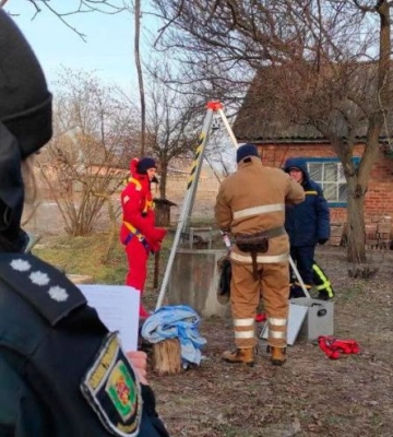 У Миргороді літню жінку витягли мертвою з колодязя