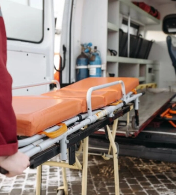 У Києві повідомили про підозру чоловіку, який поранив ножем водія «швидкої»