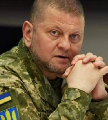 "Не буде Валєри, чи будемо всі ми?": у рідному місті Залужного за його здоров'я ставлять свічки