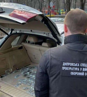 У Дніпрі начальник відділення персоналу штабу військової частини намагався дати хабара слідчому ДБР