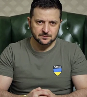 Президент України пояснив, чому змінив офіційний одяг на військовий