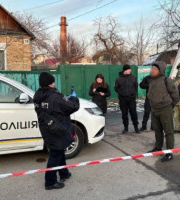 У нападника на продавчиню в Броварах у рюкзаку виявили арсенал зброї (фото, відео)