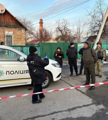 У Броварах чоловік із повним рюкзаком гранат напав на продавчиню та побив її (ВІДЕО)