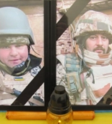 У Корці на колінах зустріли загиблих воїнів