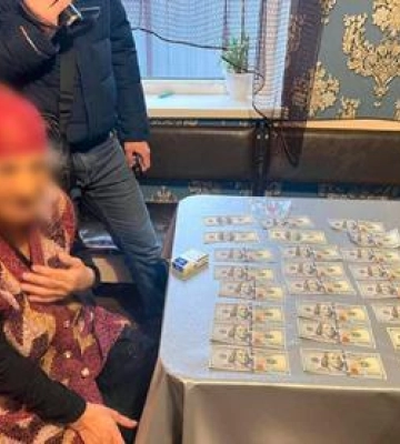 100 тисяч грн за &quot;зняття порчі&quot;: правоохоронці Полтавщини затримали 77-річну жінку