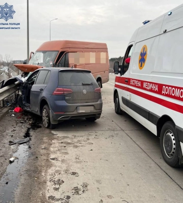 ДТП з потерпілими на автодорозі Київ - Чоп: рух ускладнений