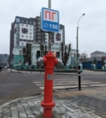 У центрі Рівного вперше встановили наземний пожежний гідрант (ФОТО)