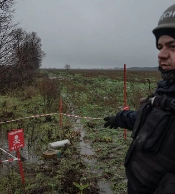 На Херсонщині двоє молодиків підірвалися на міні. Їх госпіталізували