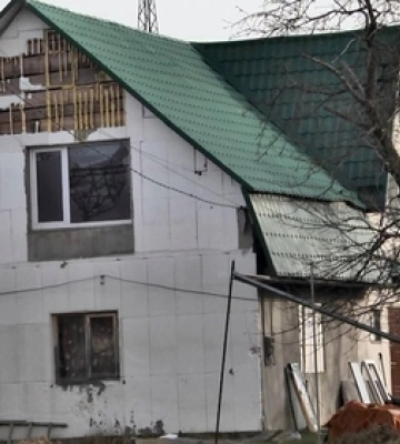 Як у Луцьку відновлюють будівлі після ракетних обстрілів (відео)