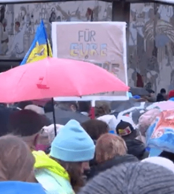 «Це і моя ганьба»: у Берліні росіяни провели мітинг на підтримку України