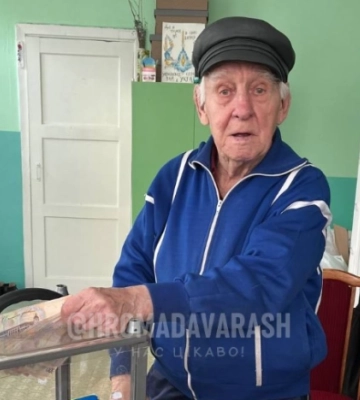 88-річний варашський волонтер знову задонатив 10 тисяч гривень