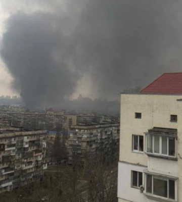 У Києві на Подолі горить підприємство