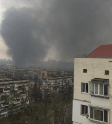 У Києві спалахнула пожежа на підприємстві