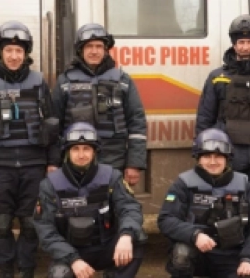 Рівненські рятувальники розміновують деокуповані території: за місяць знищили понад 200 мін
