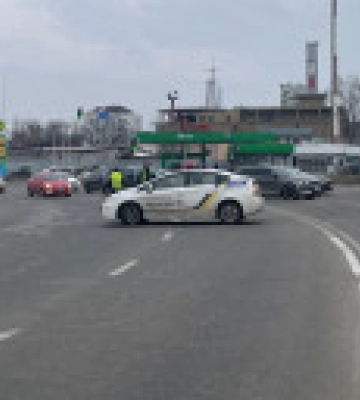 Масштабный пожар в Киеве: на двух улицах перекрыли движение