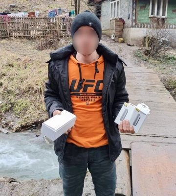 У Рахові затримали чоловіка, який викрав чужу посилку на 100 тисяч гривень