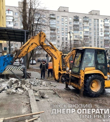 У Дніпрі на Калиновій незаконна споруда пошкодила водогін