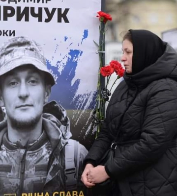 Світлини понад ста Героїв-рівнян встановили на майдані Незалежності