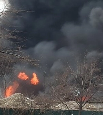 Пожежу на складі в Києві ліквідовано. Для гасіння вогню вперше застосували робота, - Кличко