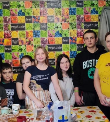 Виховують восьмеро дітей: як живе сім&#039;я переселенців на Рівненщині