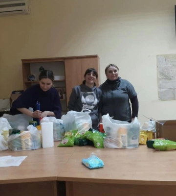 У Чернівцях волонтери фондів &quot;Вікторія&quot; та «Для майбутнього України» надають благодійну допомогу