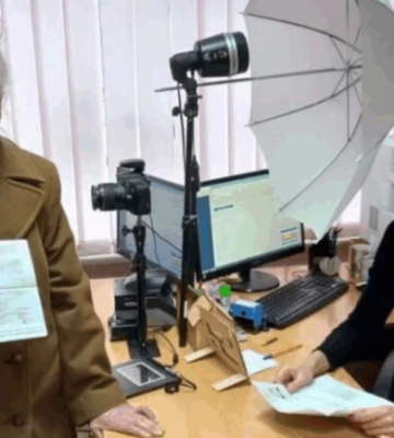Женщина в возрасте 91 год в Киевской области оформила свой первый в жизни загранпаспорт