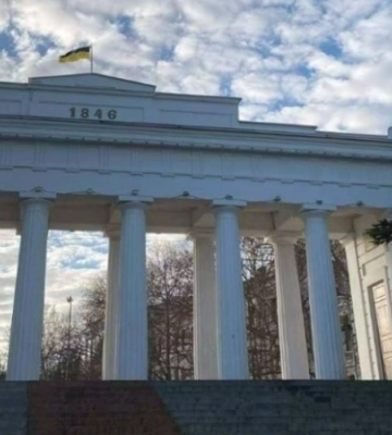 У центрі Севастополя вивісили український прапор