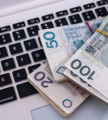 Українці в Польщі можуть отримати грошову допомогу: яку суму і хто має право