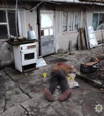Убив одного сина та поранив іншого: на Хмельниччині пенсіонера засудили до 14 років в’язниці