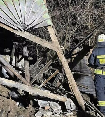 Російські військові 17 разів обстріляли Нікопольщину: пошкоджені будинки, коледж, приватне підприємство