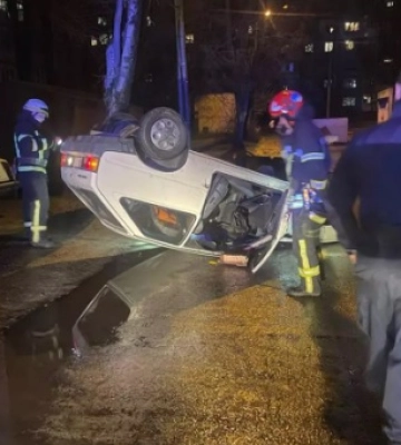 Водія затримали: подробиці нічної аварії на вулиці Космонавтів у Дніпрі