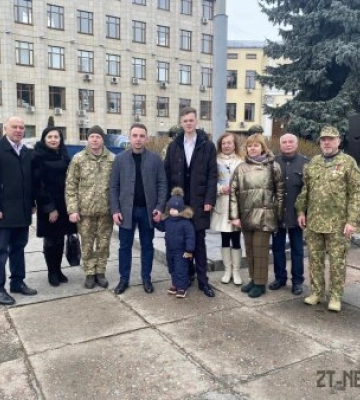 У 9-ті роковини спротиву окупації Автономної Республіки Крим в Житомирі урочисто підняли кримськотатарський прапор