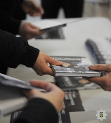 Запорізькі поліцейські презентували фотопроєкт «Запоріжжя. Війна в об’єктиві»